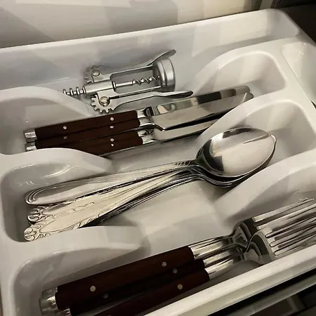 Cozy 1-bdroom In The Centre, Free Parking Apartment