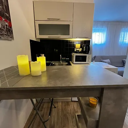 Cozy 1-bdroom In The Centre, Free Parking Apartamento