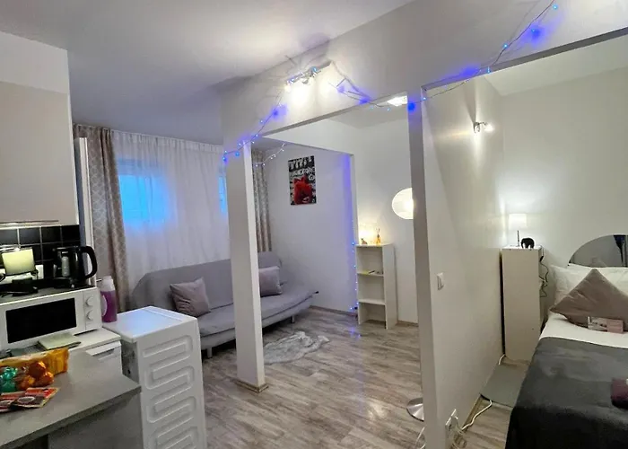 Cozy 1-bdroom In The Centre, Free Parking Lägenhet