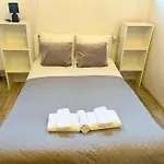Cozy 1-bdroom In The Centre, Free Parking Apartamento
